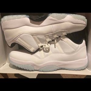 Air Jordan 11 Retro low ‘Legend Blue’